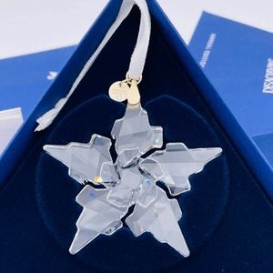 New in Box Swarovski 2021 Large Clear Snowflake Christmas Ornament #5557796